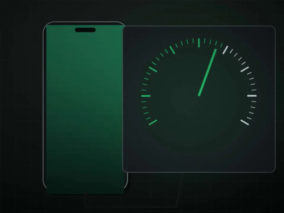 Smartphone branché sur un appareil de test pendant le diagnostic