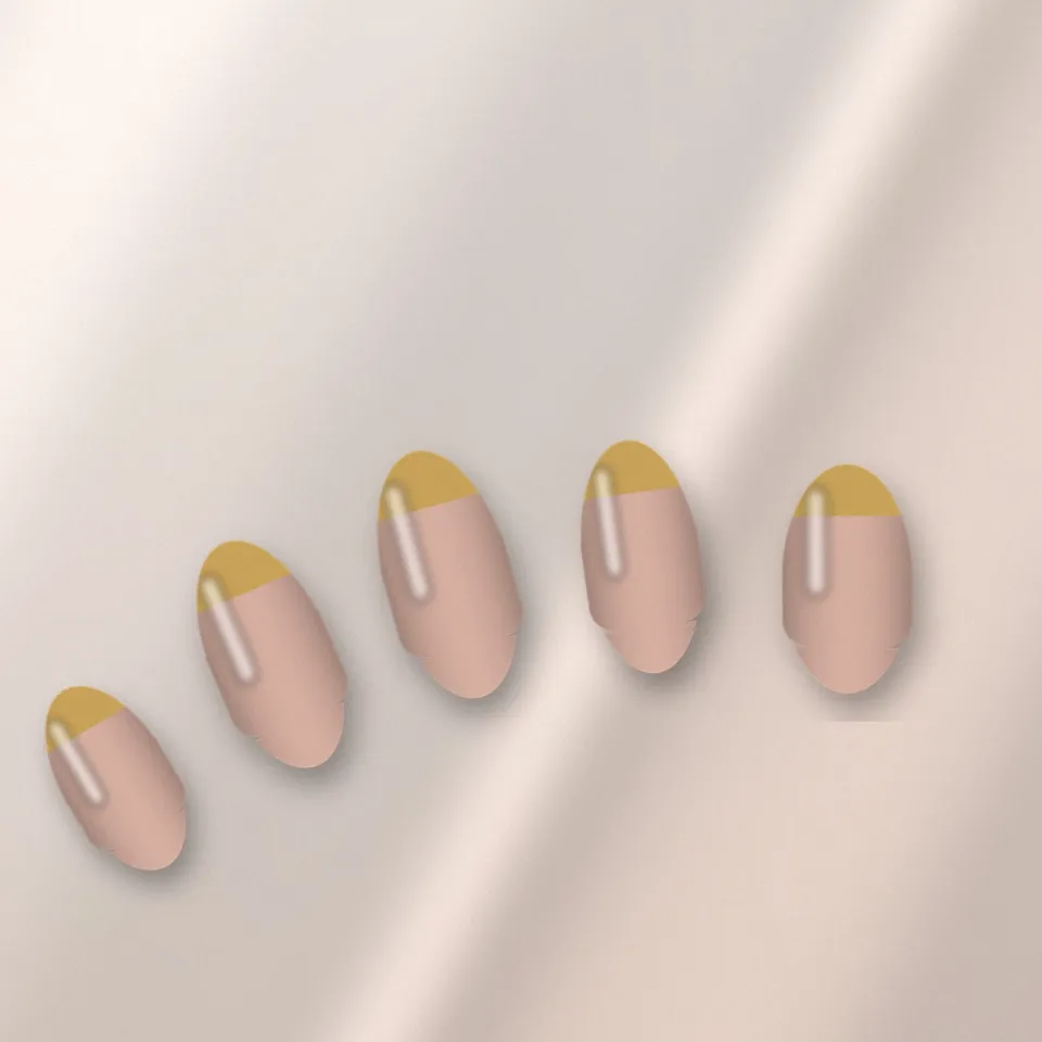 Nail art lignes or sur nude