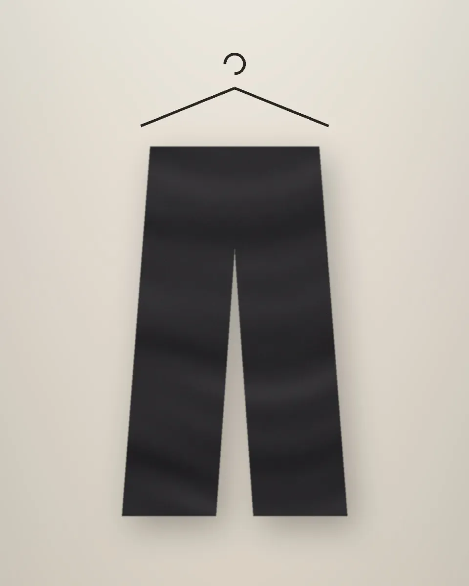 Pantalon large noir sur cintre