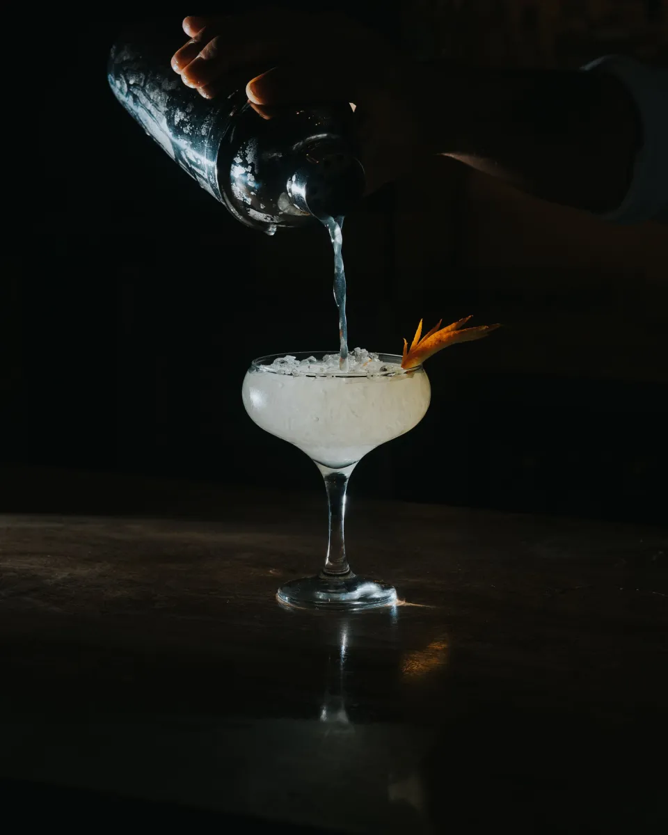 Cocktail servi au comptoir