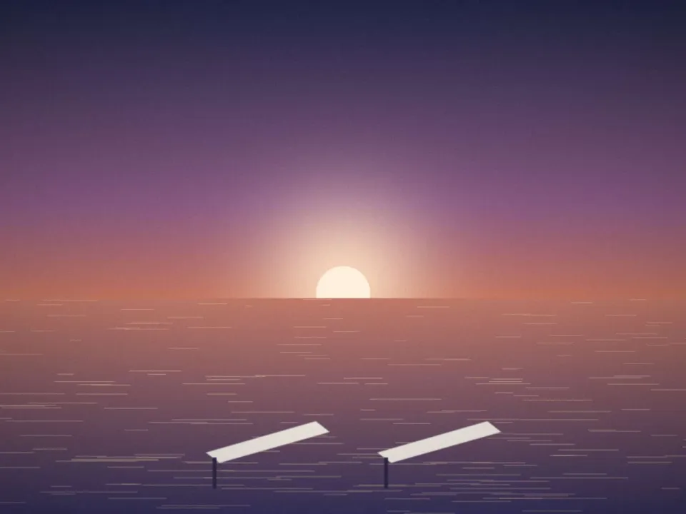 Deux transats face à un lagon au coucher du soleil