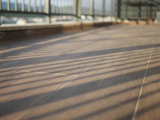 Avant : Terrasse en grès effet bois