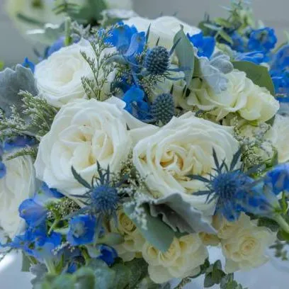Bouquet tout en blanc et vert tendre