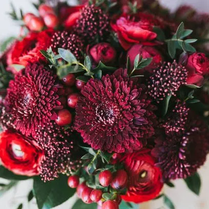 Bouquet rouge profond et prune