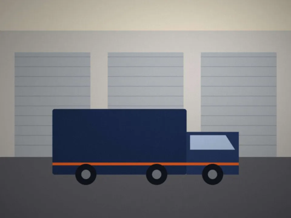 Le camion de l'entreprise garé devant le dépôt