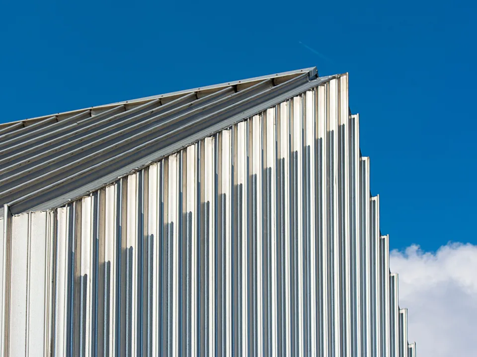 Toiture d'une extension en zinc à joints debout