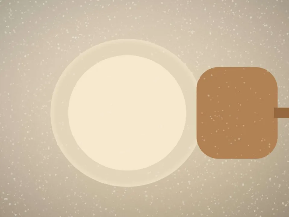 Disque de pâte étiré à la main à côté de la pelle en bois