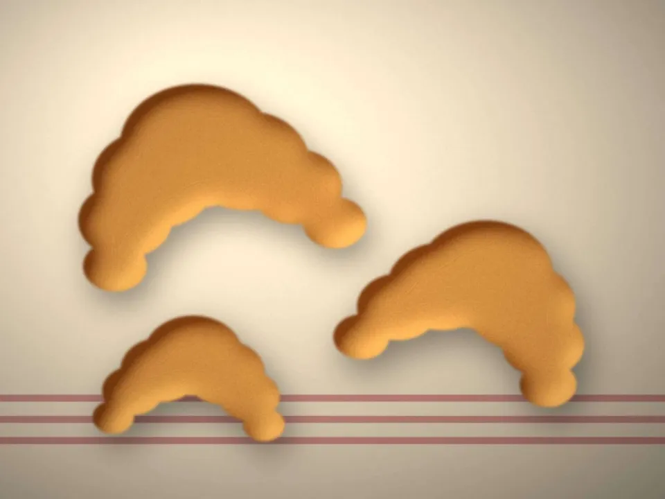 Plaque de croissants dorés à la sortie du four