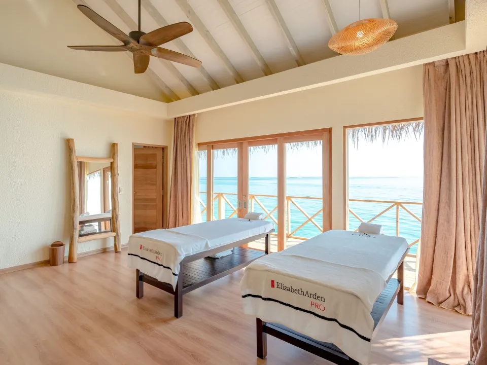 Cabine duo avec deux tables de massage côte à côte