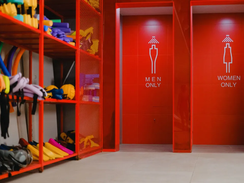 Vestiaires et douches du studio