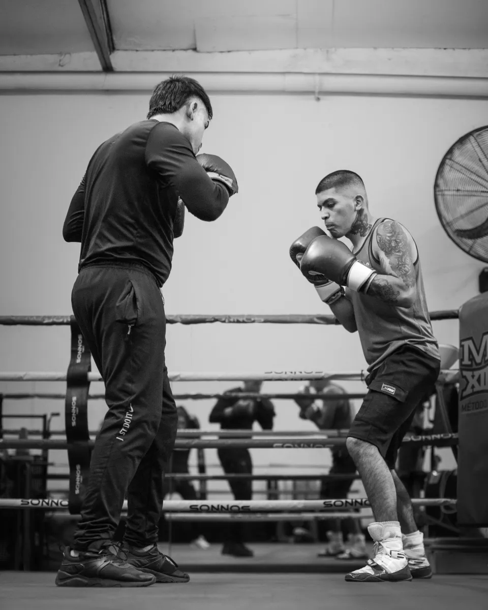 Portrait de Yanis, coach de boxe fitness