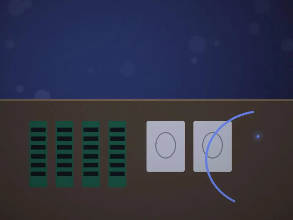 Barrettes de mémoire, disques et câbles alignés sur un plan de travail