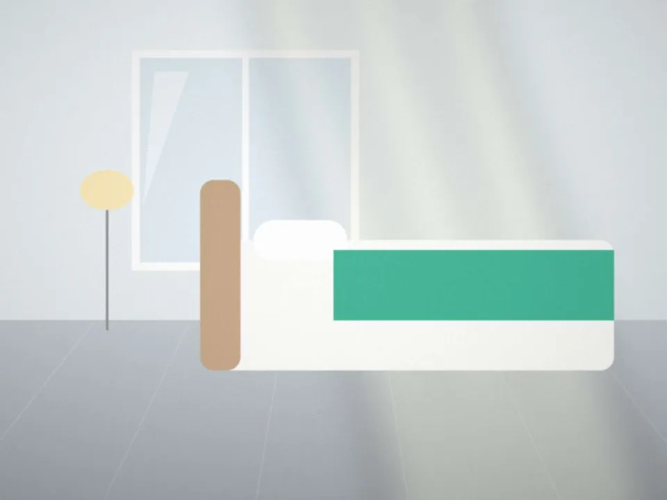 Chambre claire avec un lit aux draps blancs, inspectée avec une lampe